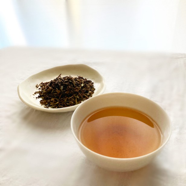 Japońska prażona herbata hojicha